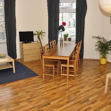 Grosse-fewo-dresden-neustadt-zentrum-l9 Apartment